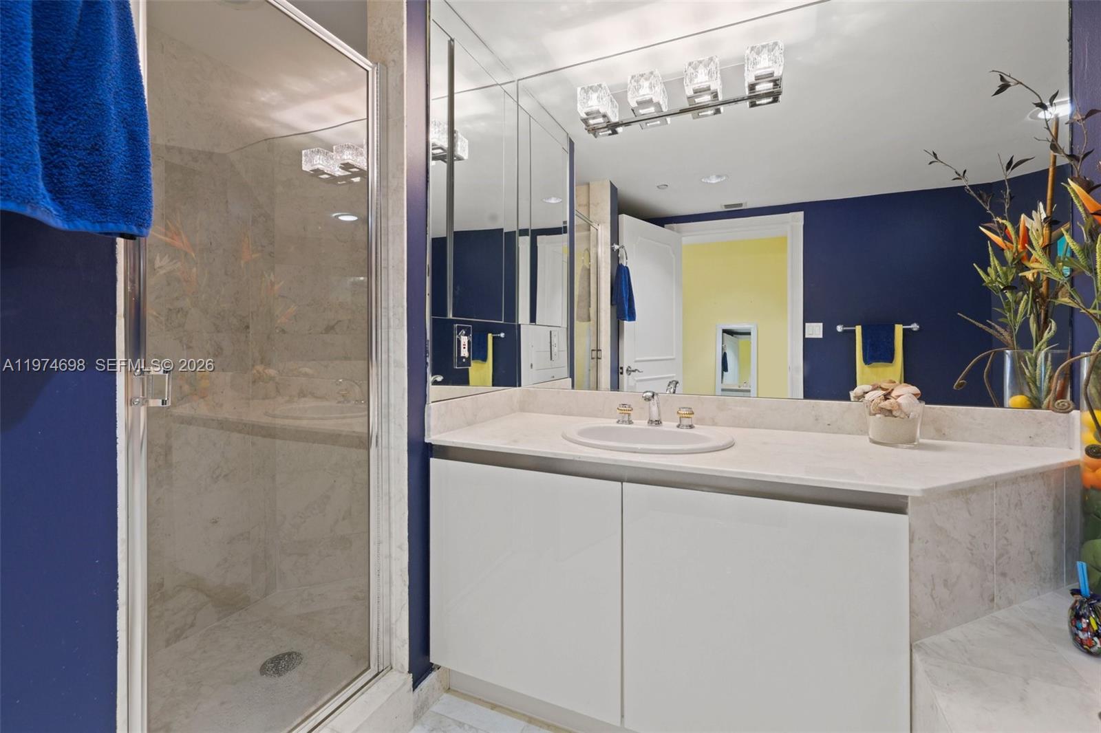 2600 Island Blvd # 1006