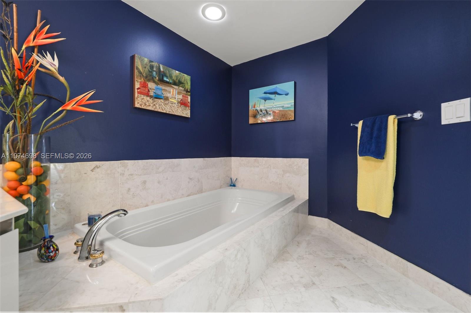 2600 Island Blvd # 1006