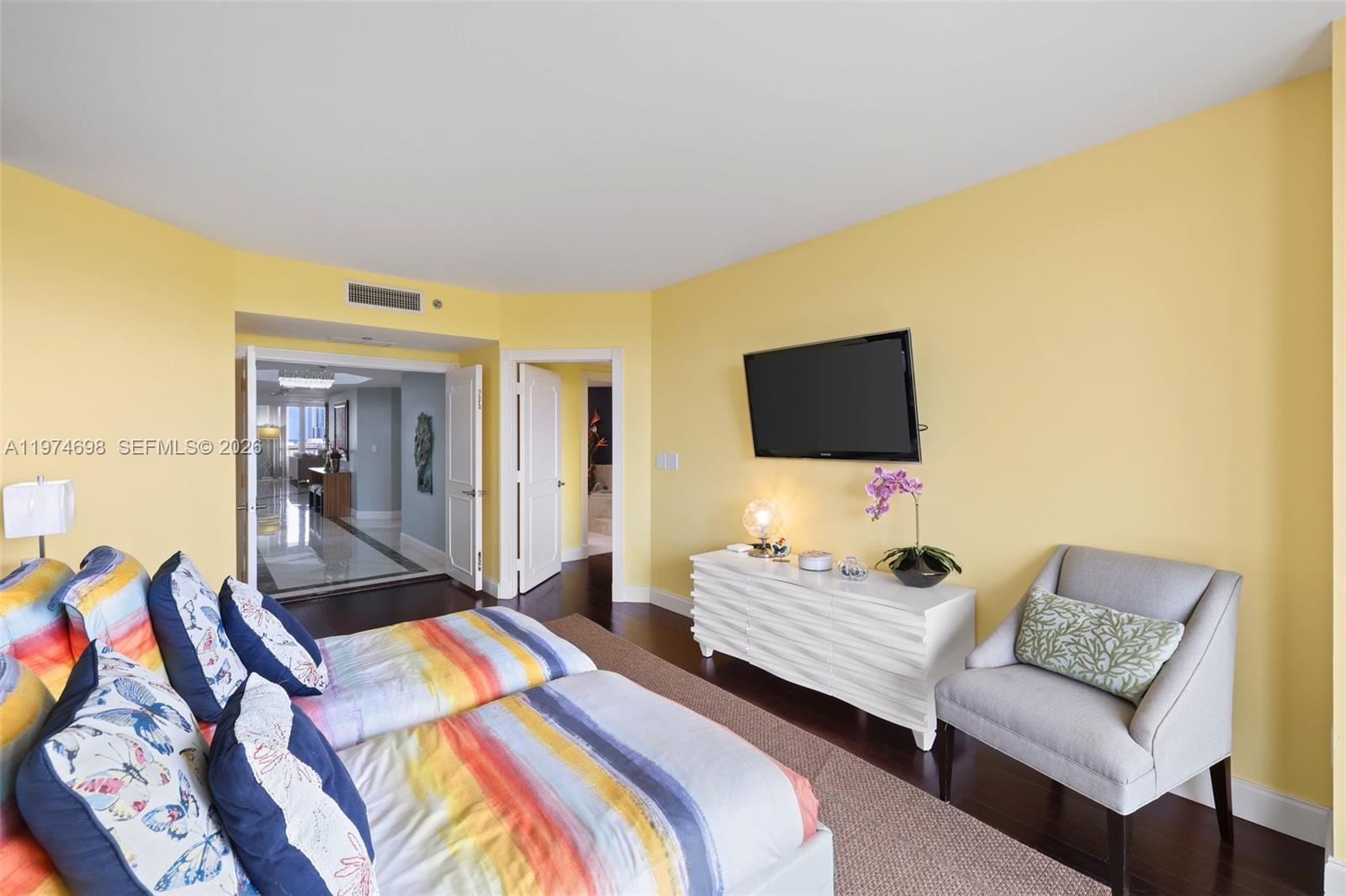 2600 Island Blvd # 1006