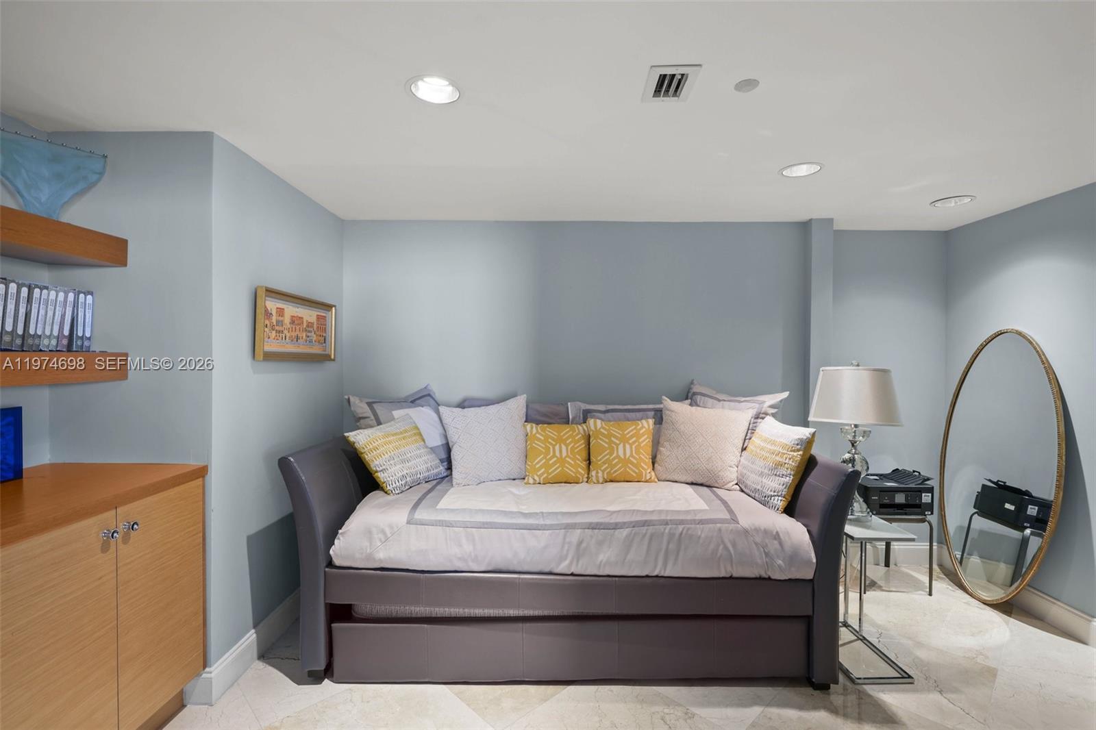 2600 Island Blvd # 1006