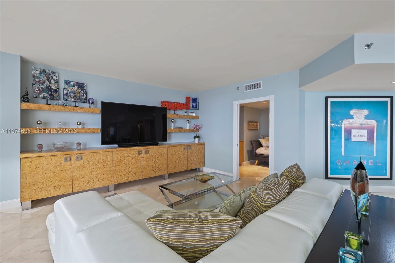 2600 Island Blvd # 1006