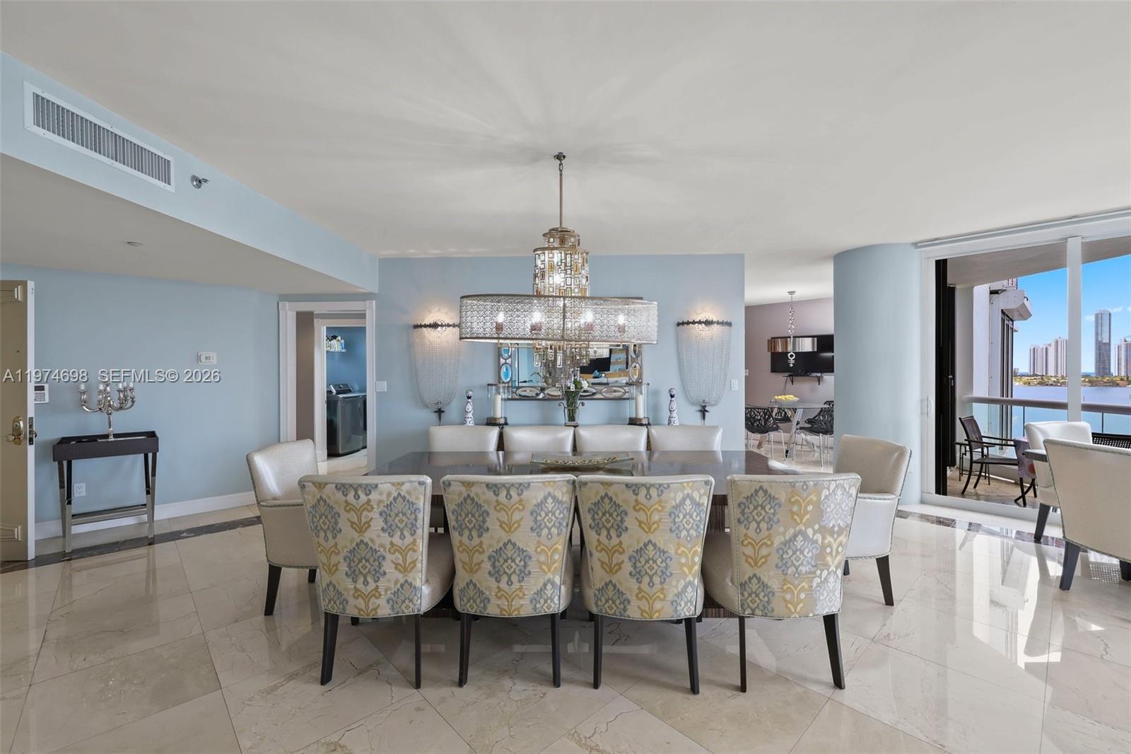 2600 Island Blvd # 1006