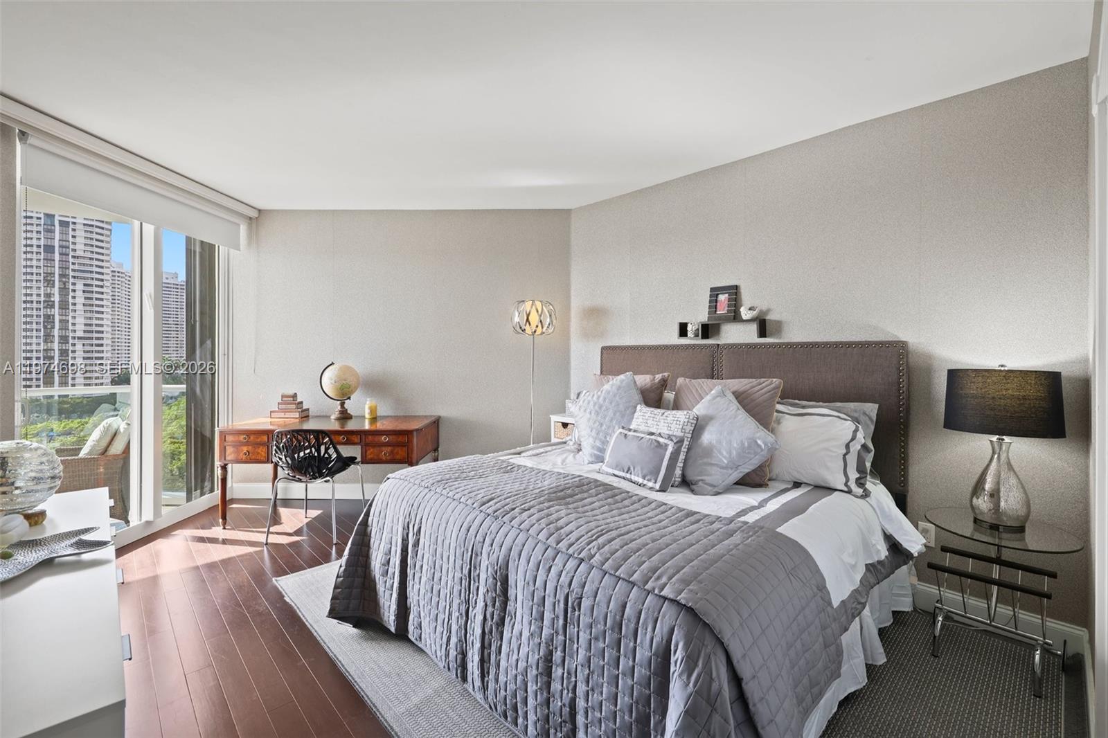 2600 Island Blvd # 1006