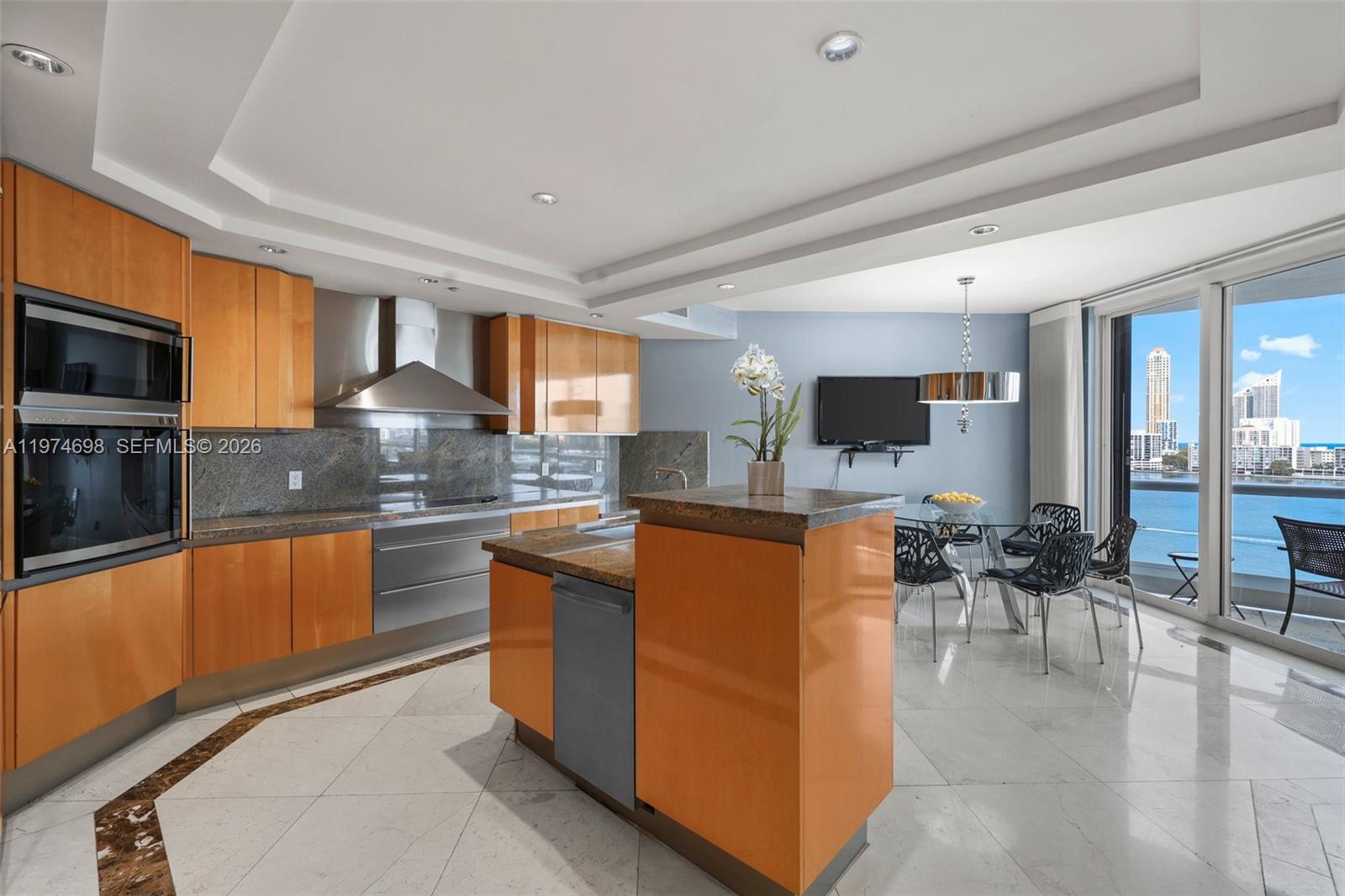 2600 Island Blvd # 1006