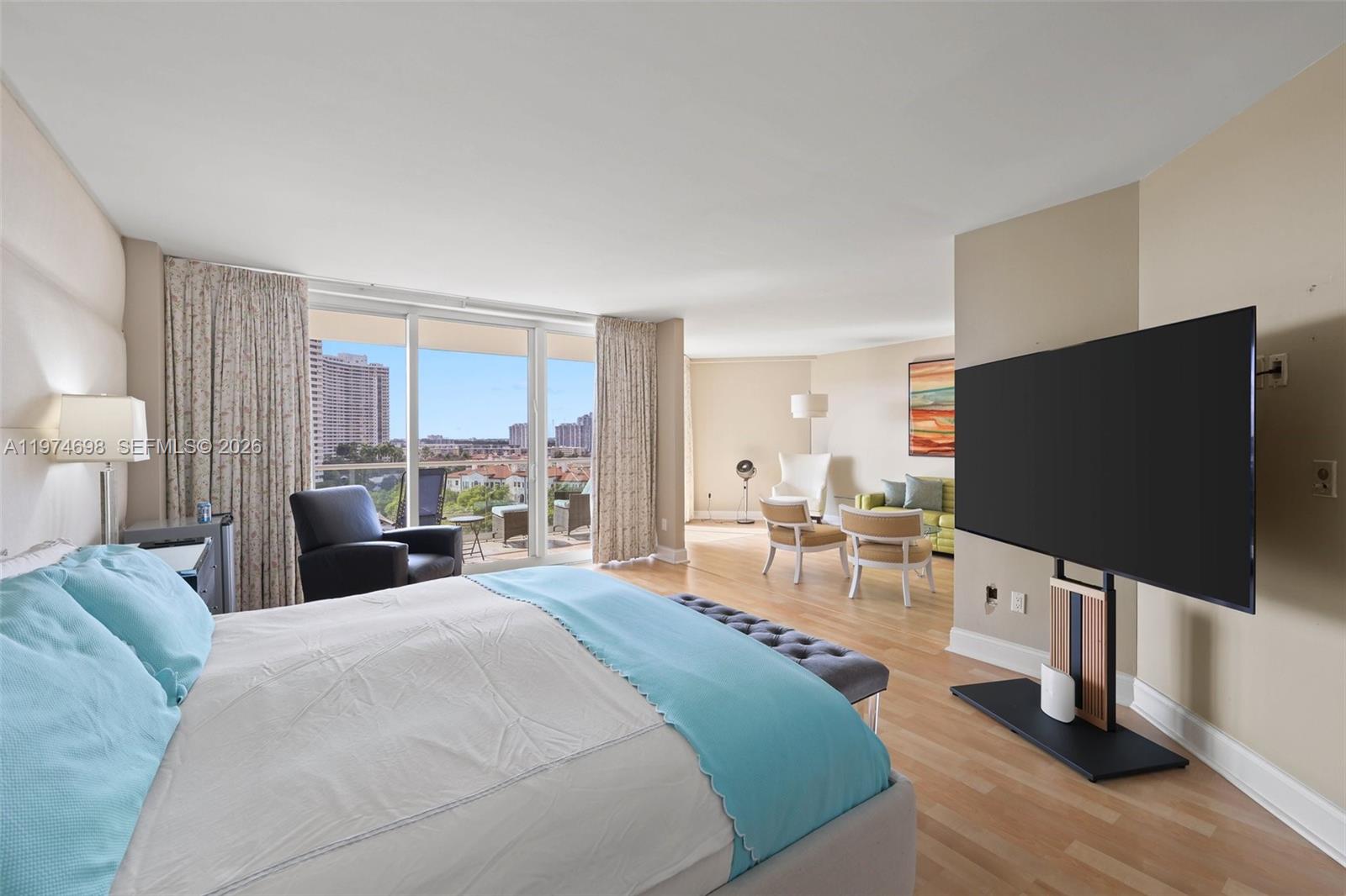 2600 Island Blvd # 1006