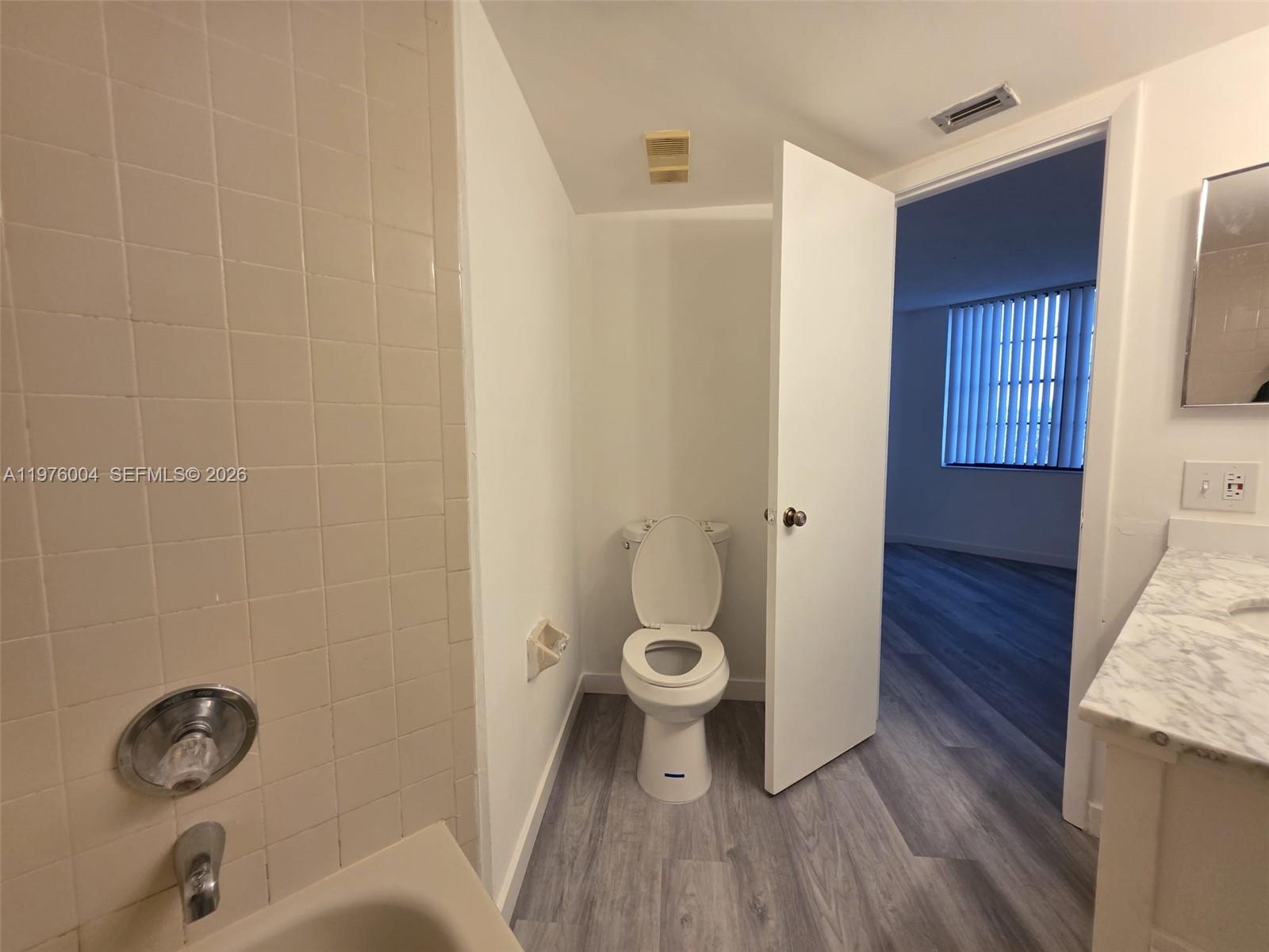 210 Lake Pointe Dr # 304