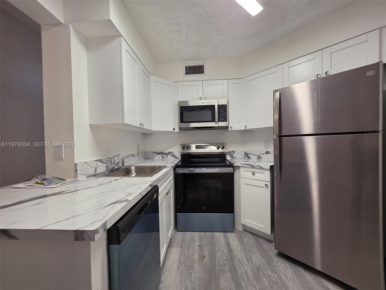 210 Lake Pointe Dr # 304