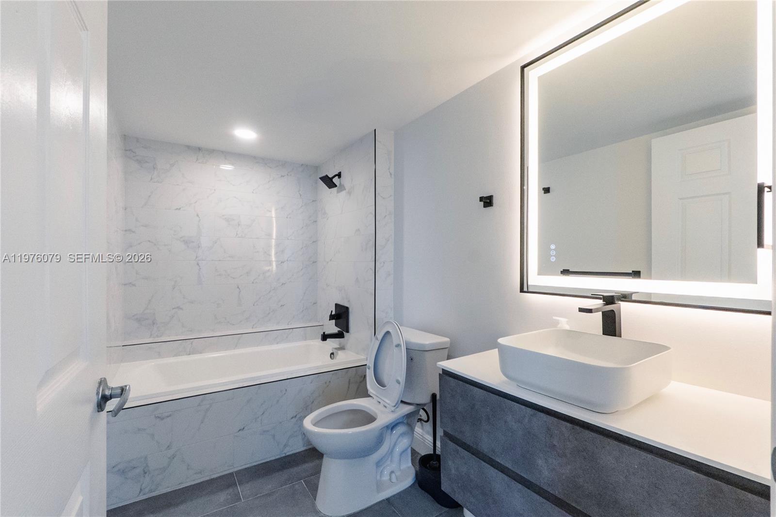 1155 Brickell Bay Dr # 2204