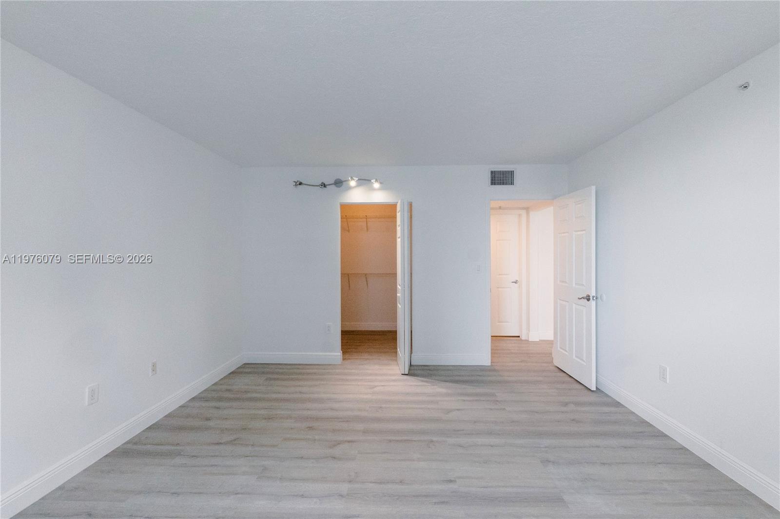 1155 Brickell Bay Dr # 2204