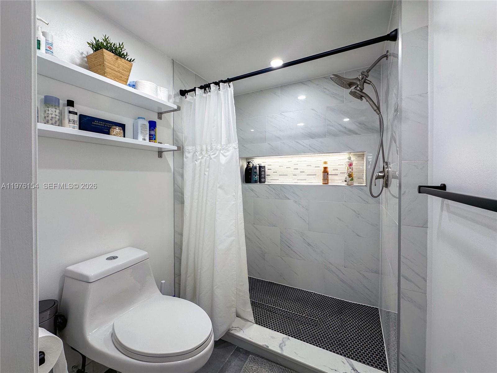 2766 S Carambola Cir S # 404