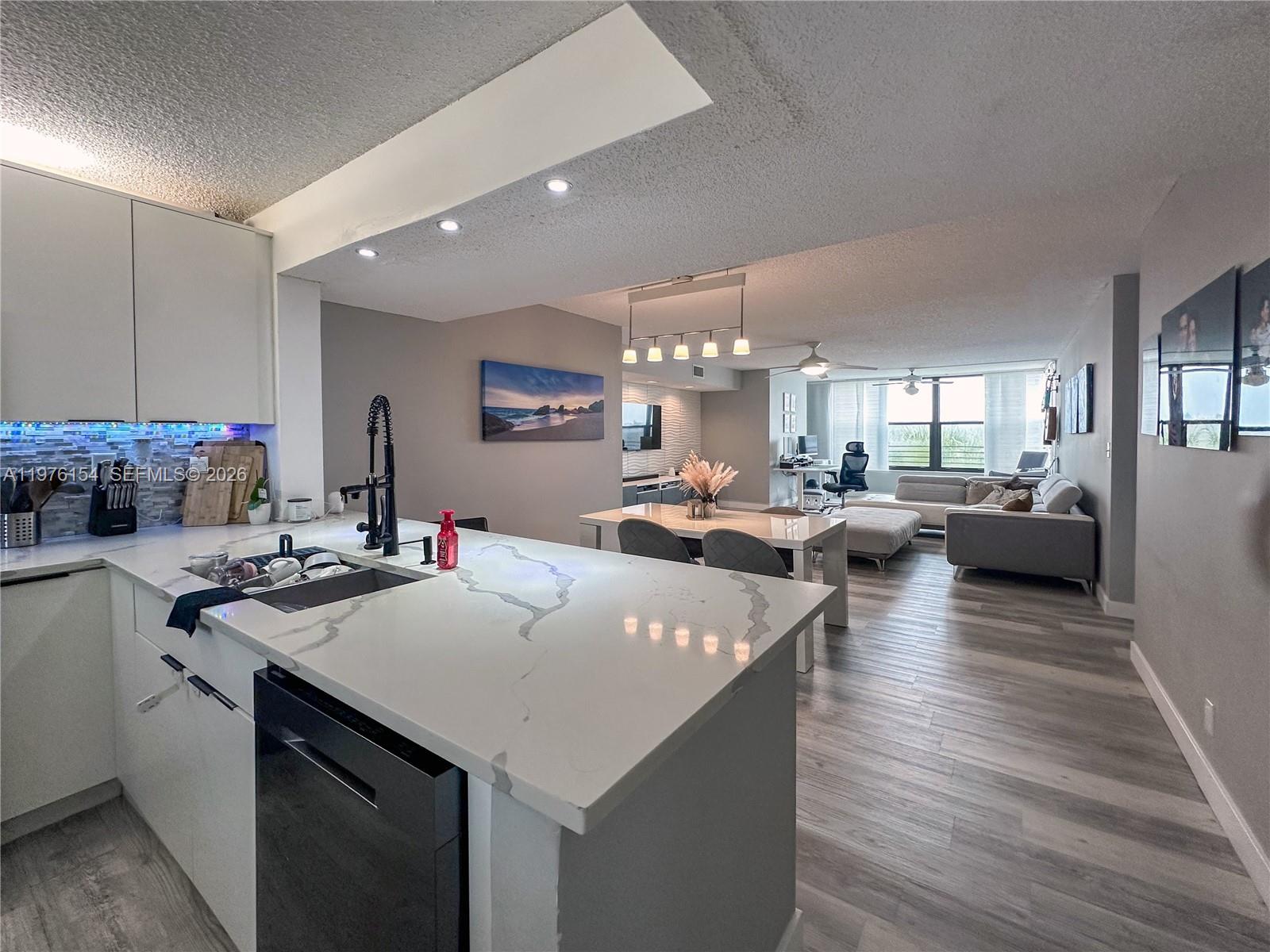 2766 S Carambola Cir S # 404