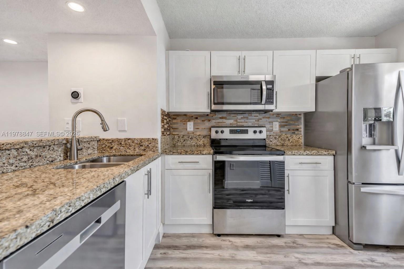 126 Riviera Cir # 126