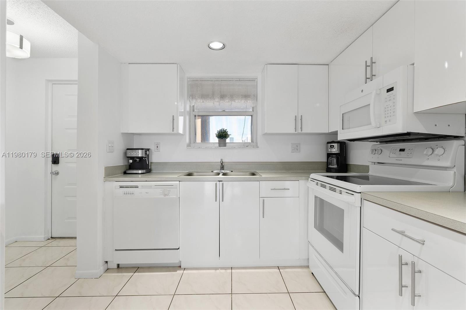 17801 N Bay Rd # 607