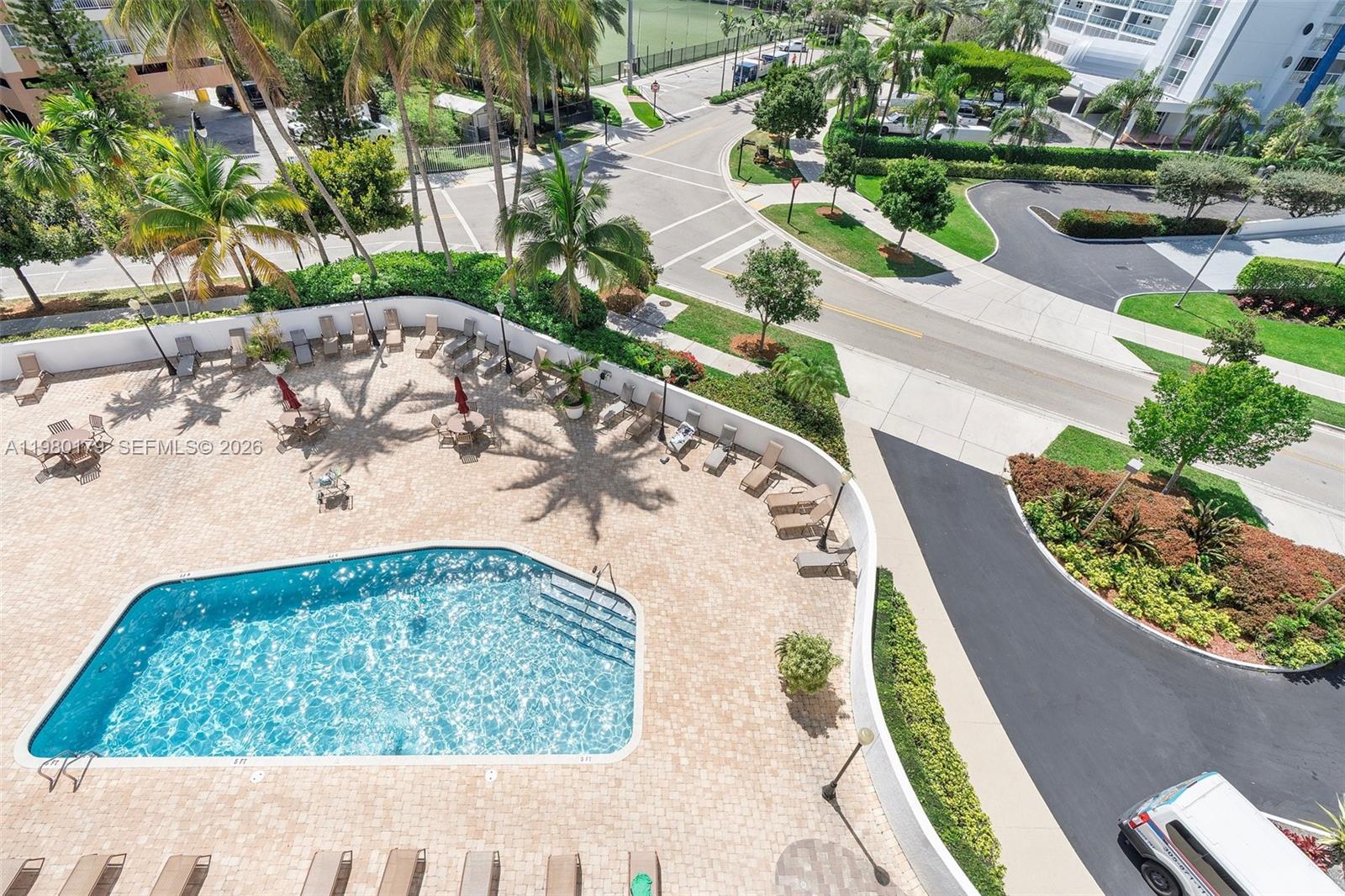 17801 N Bay Rd # 607