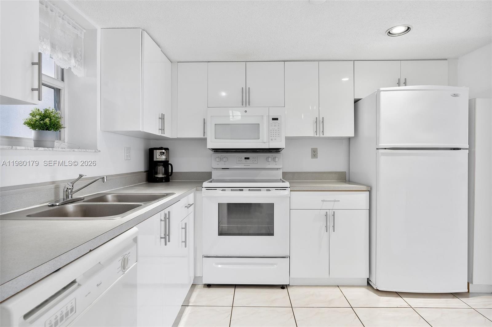 17801 N Bay Rd # 607