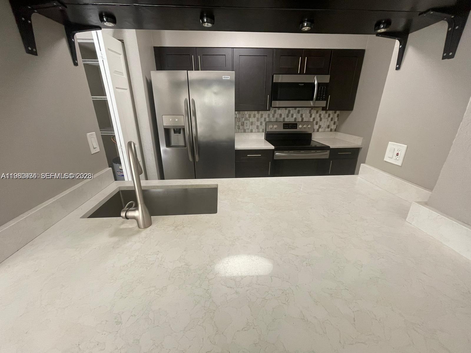 2811 N Oakland Forest Dr # 110
