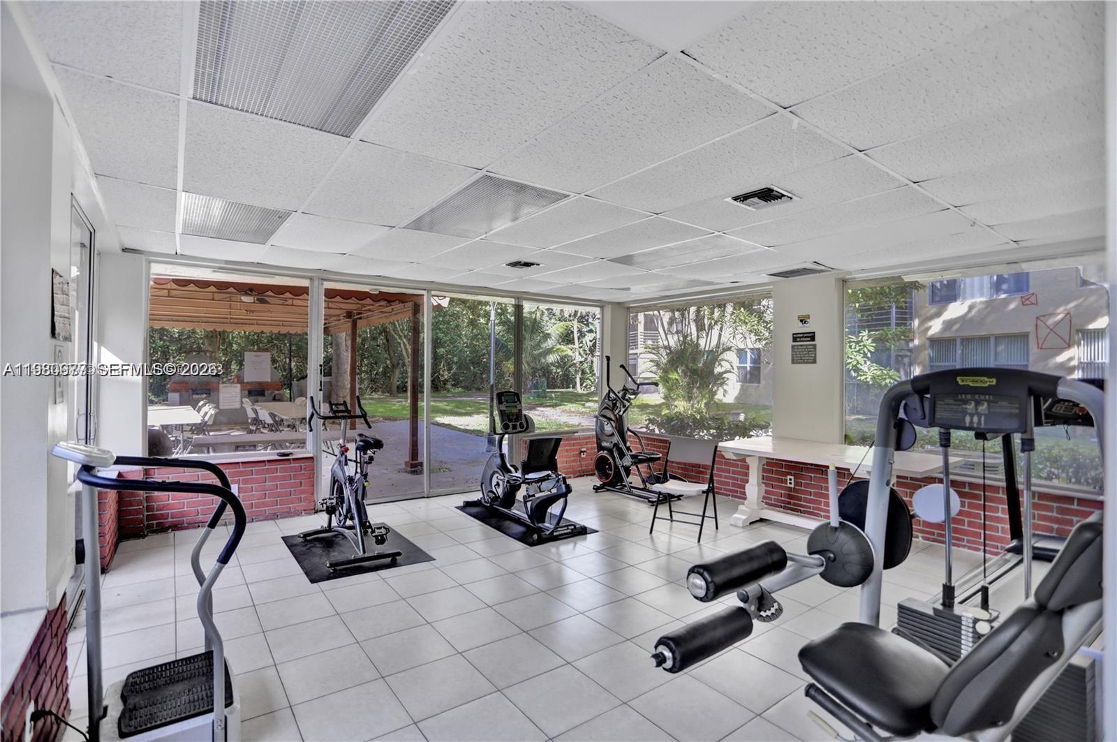 17890 W Dixie Hwy # 501