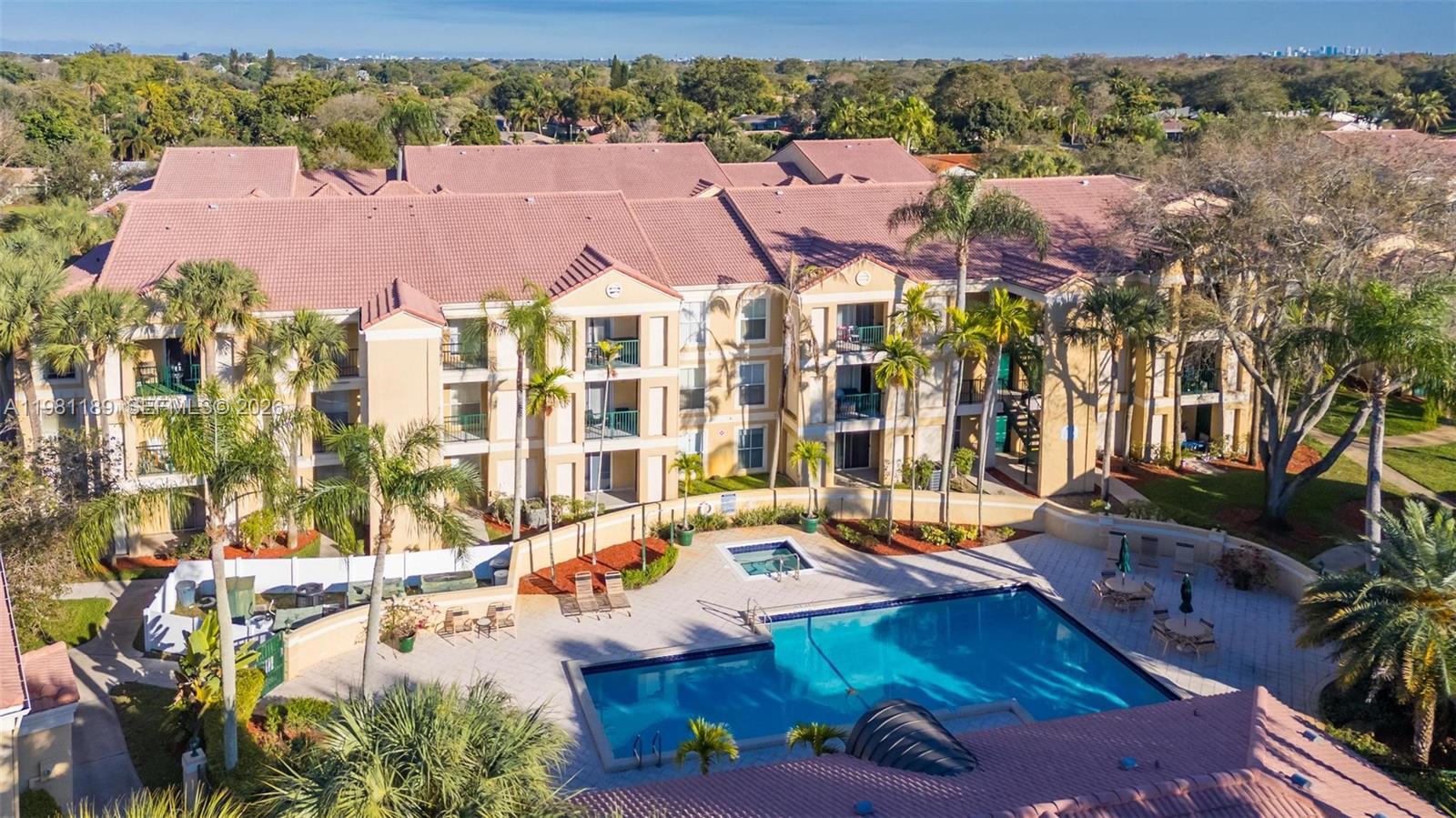 875 Riverside Dr # 712