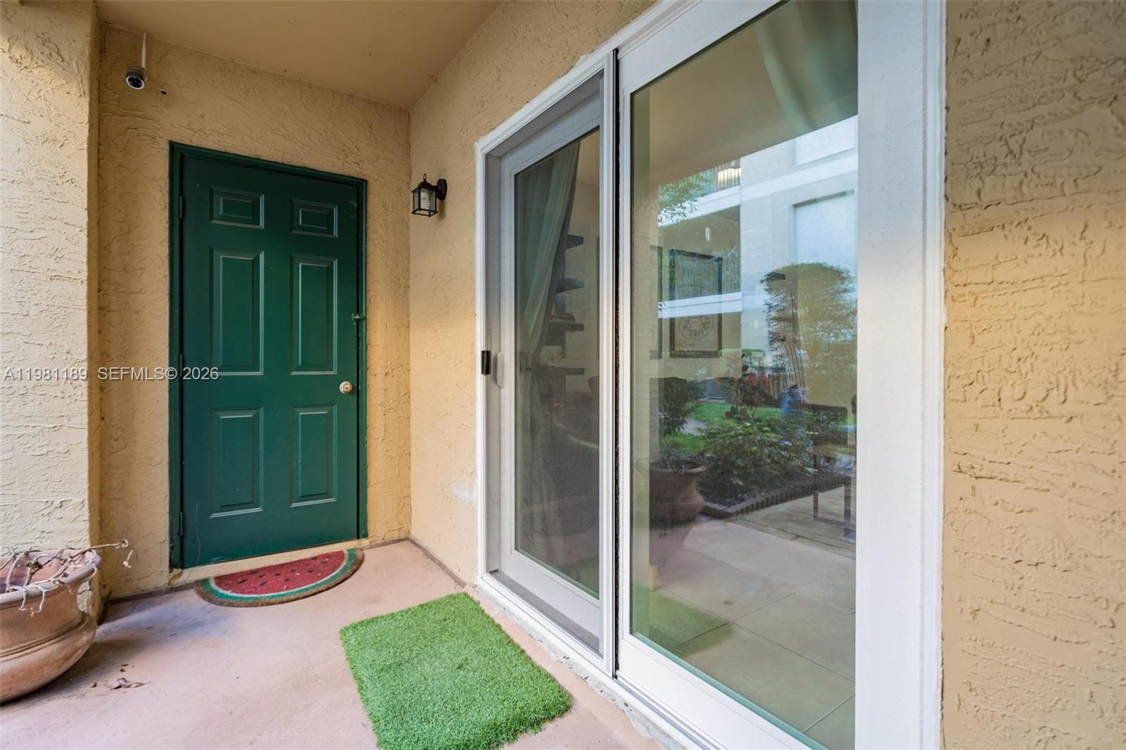 875 Riverside Dr # 712