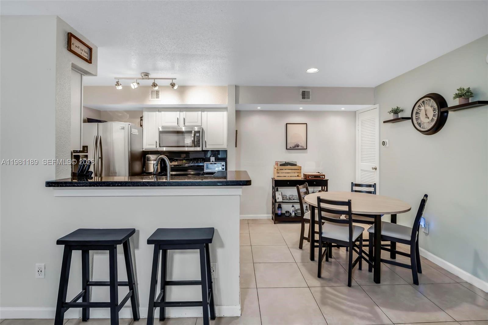 875 Riverside Dr # 712