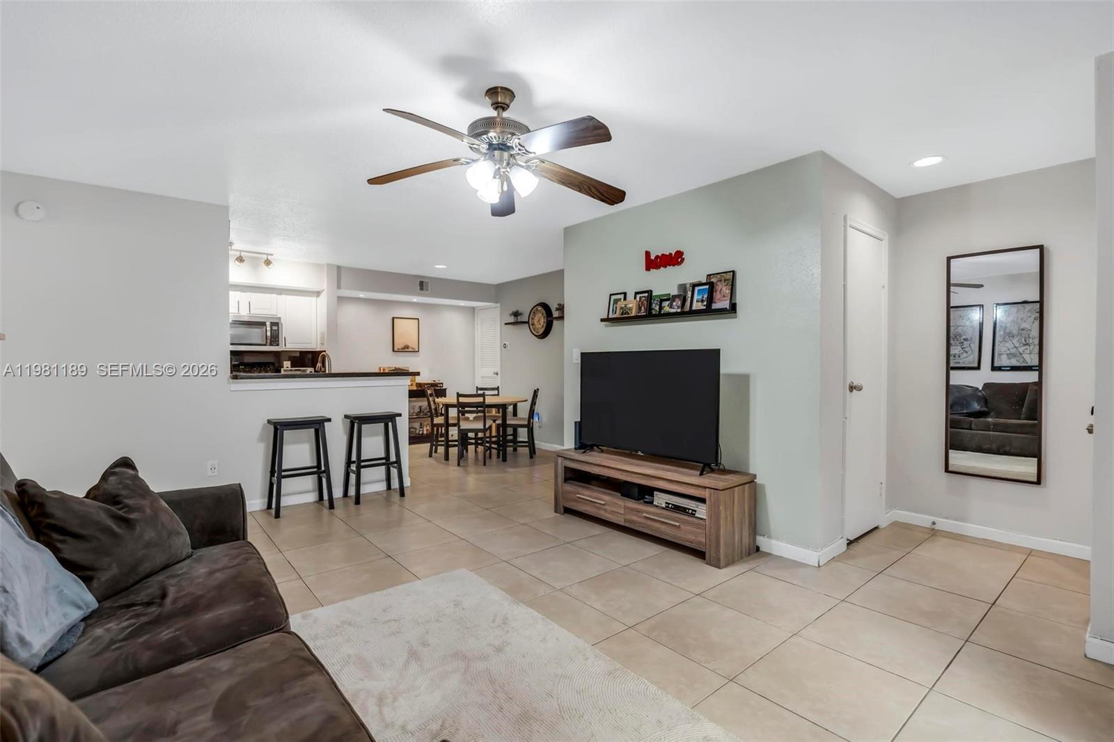 875 Riverside Dr # 712