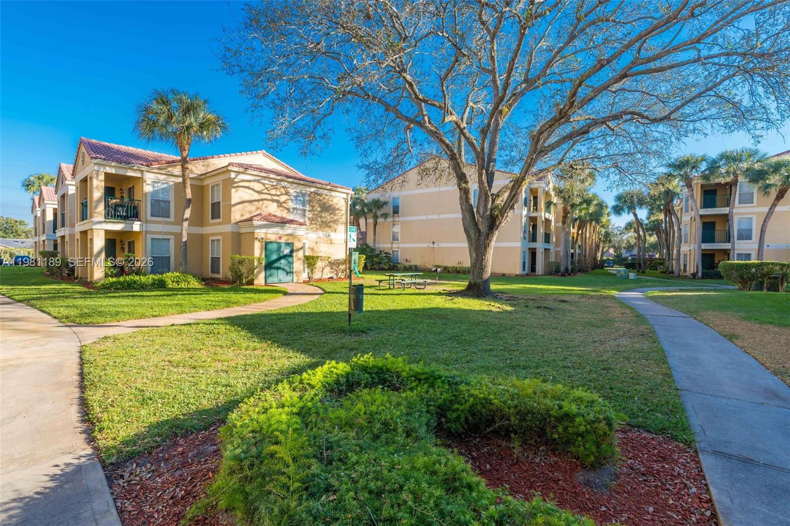 875 Riverside Dr # 712