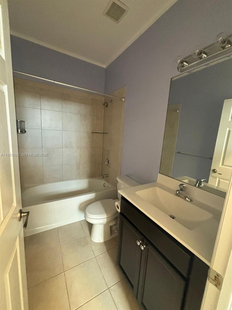 3337 W 105th Ter