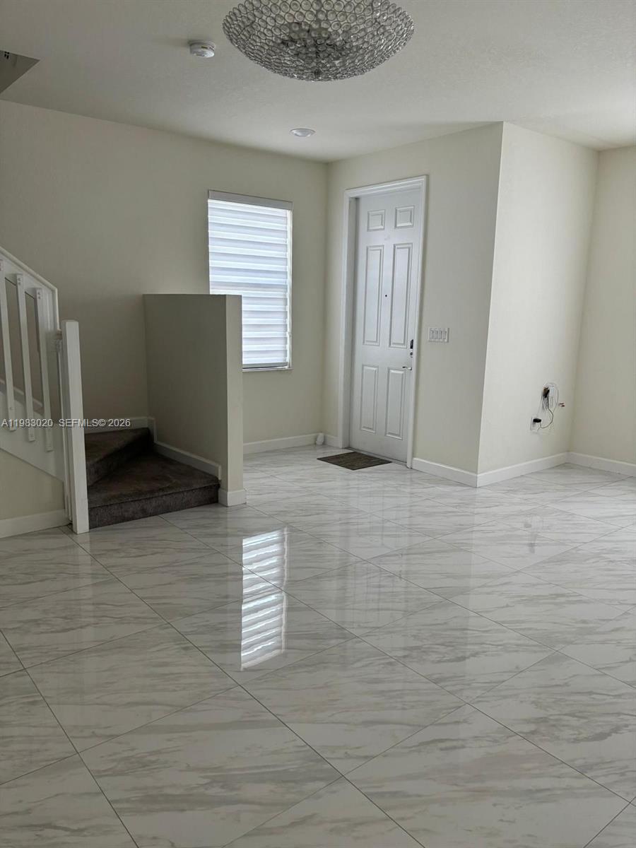 3337 W 105th Ter