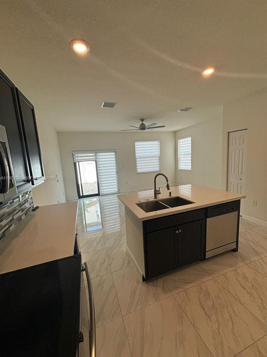 3337 W 105th Ter
