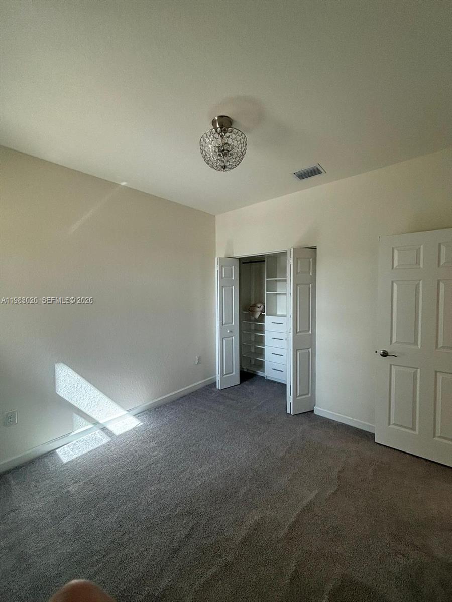 3337 W 105th Ter