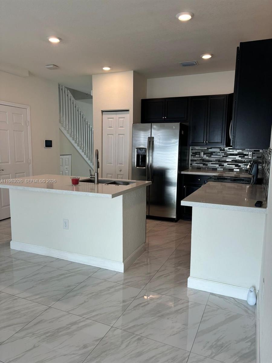3337 W 105th Ter