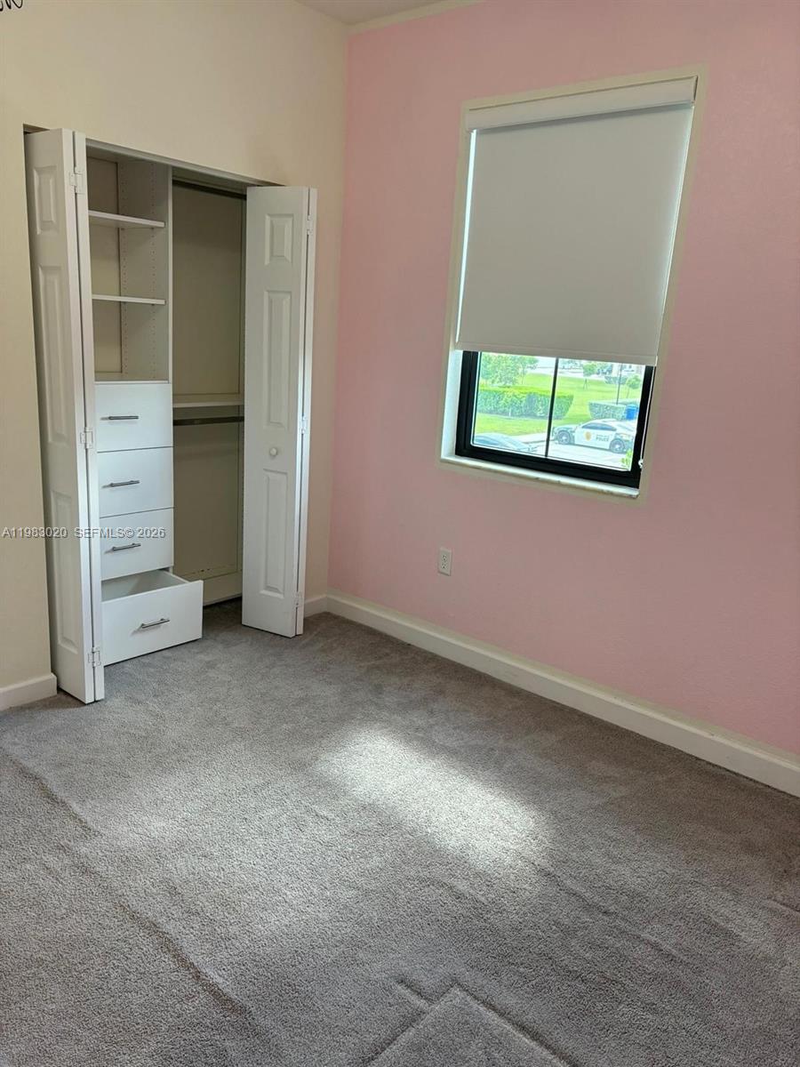 3337 W 105th Ter