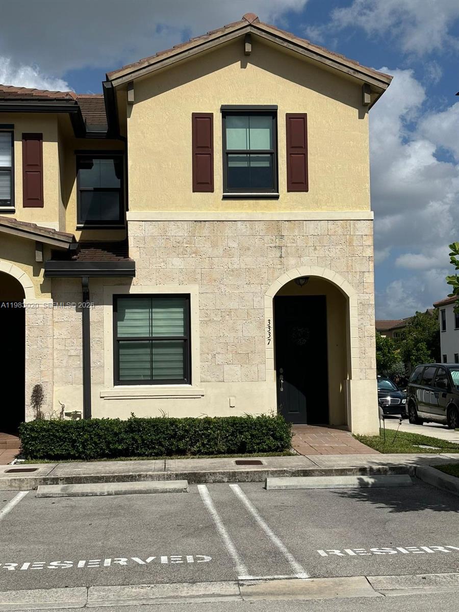3337 W 105th Ter