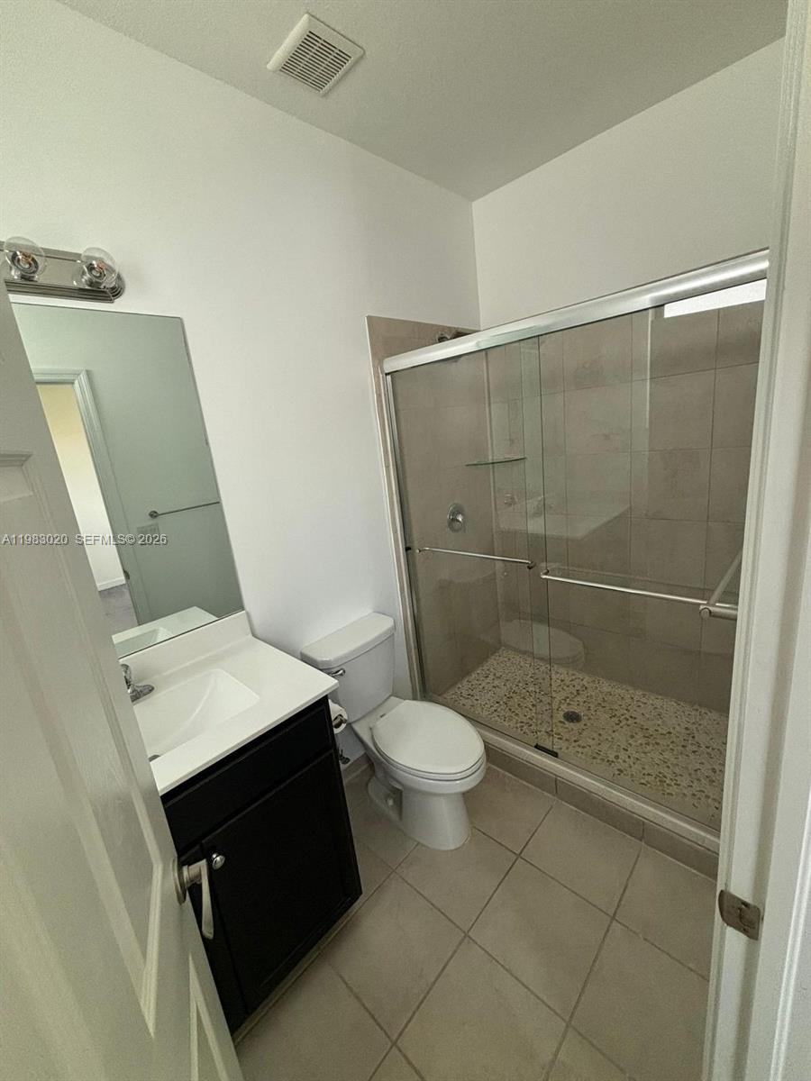 3337 W 105th Ter