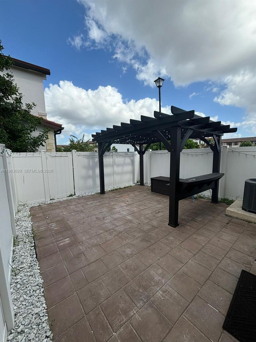 3337 W 105th Ter