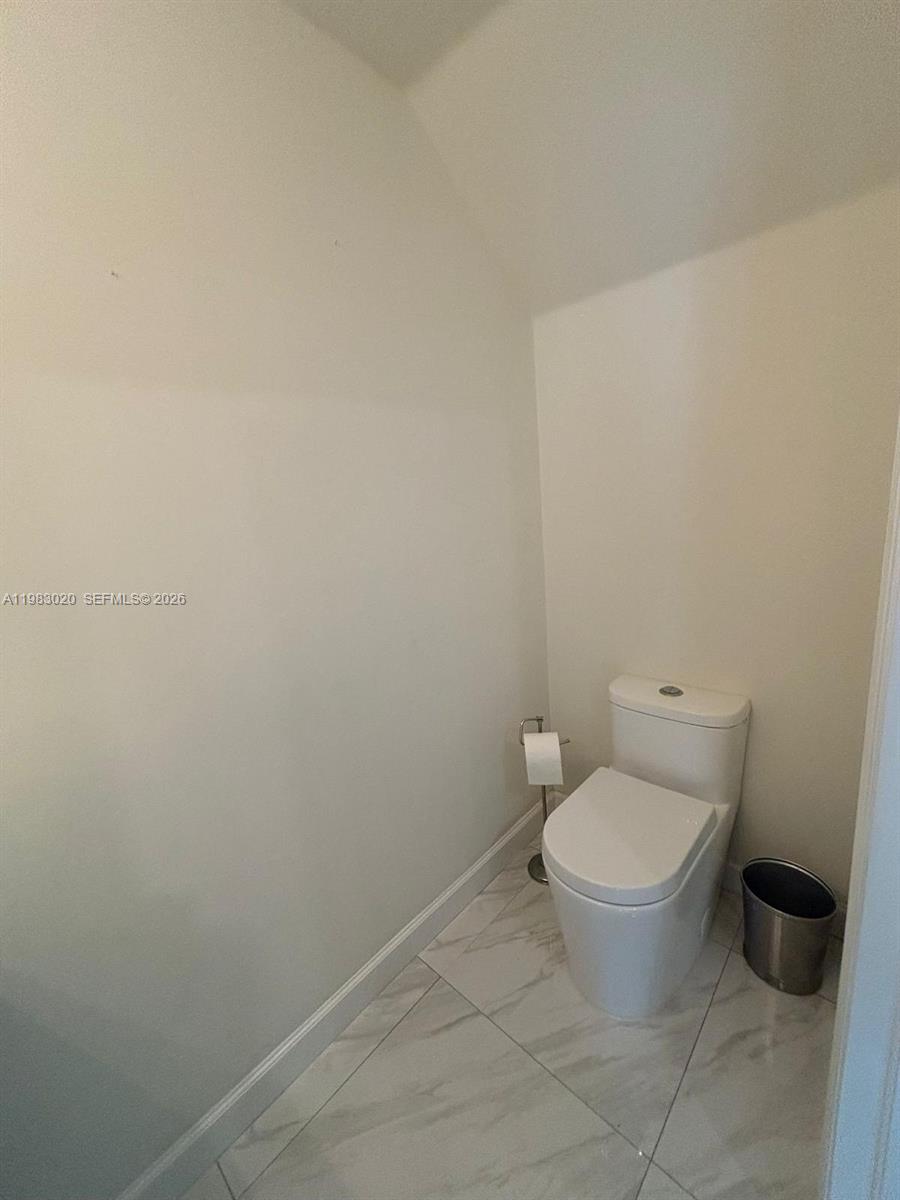 3337 W 105th Ter