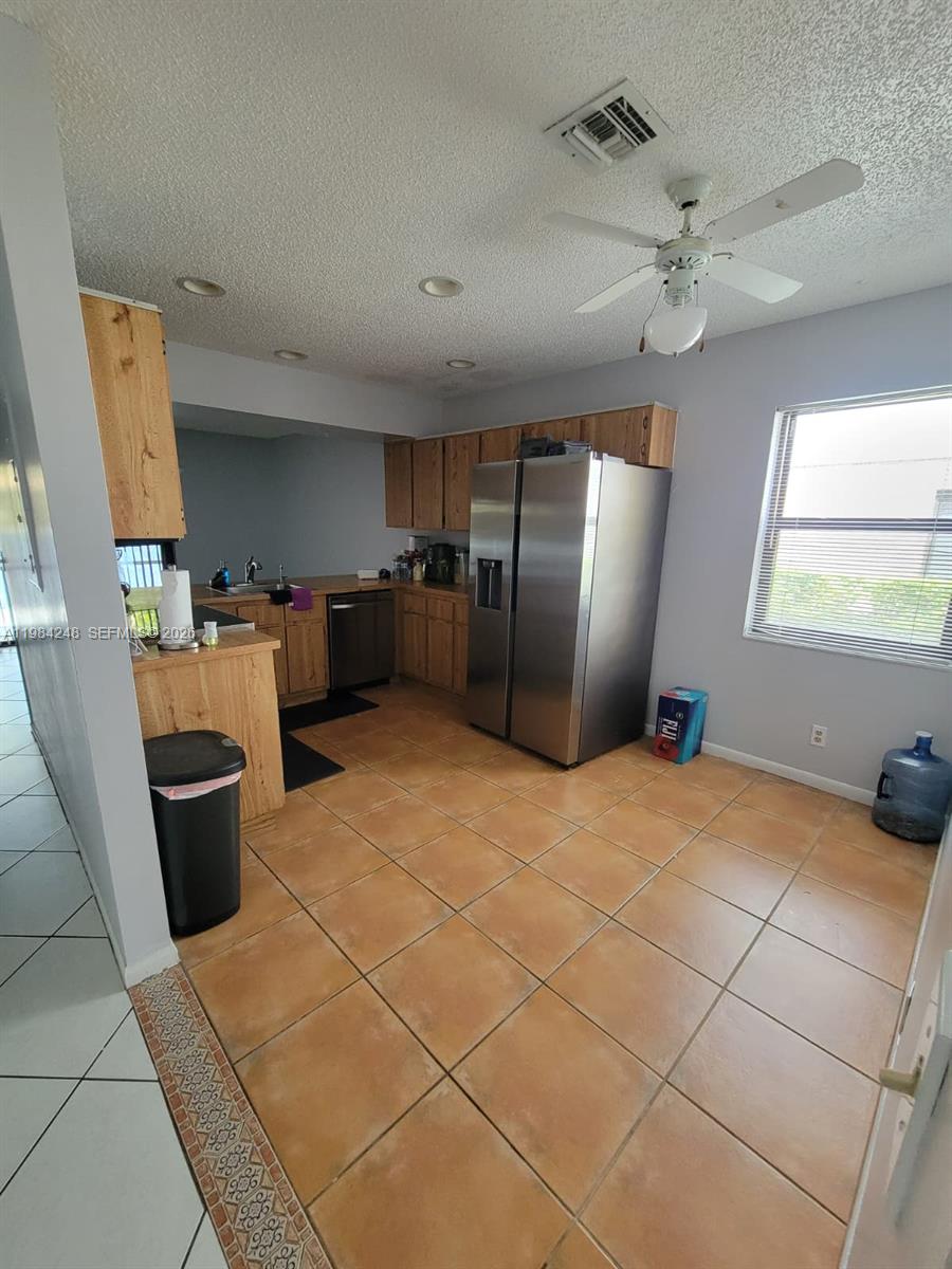 9787 Riverside Dr # 4 Unit: 62-4
