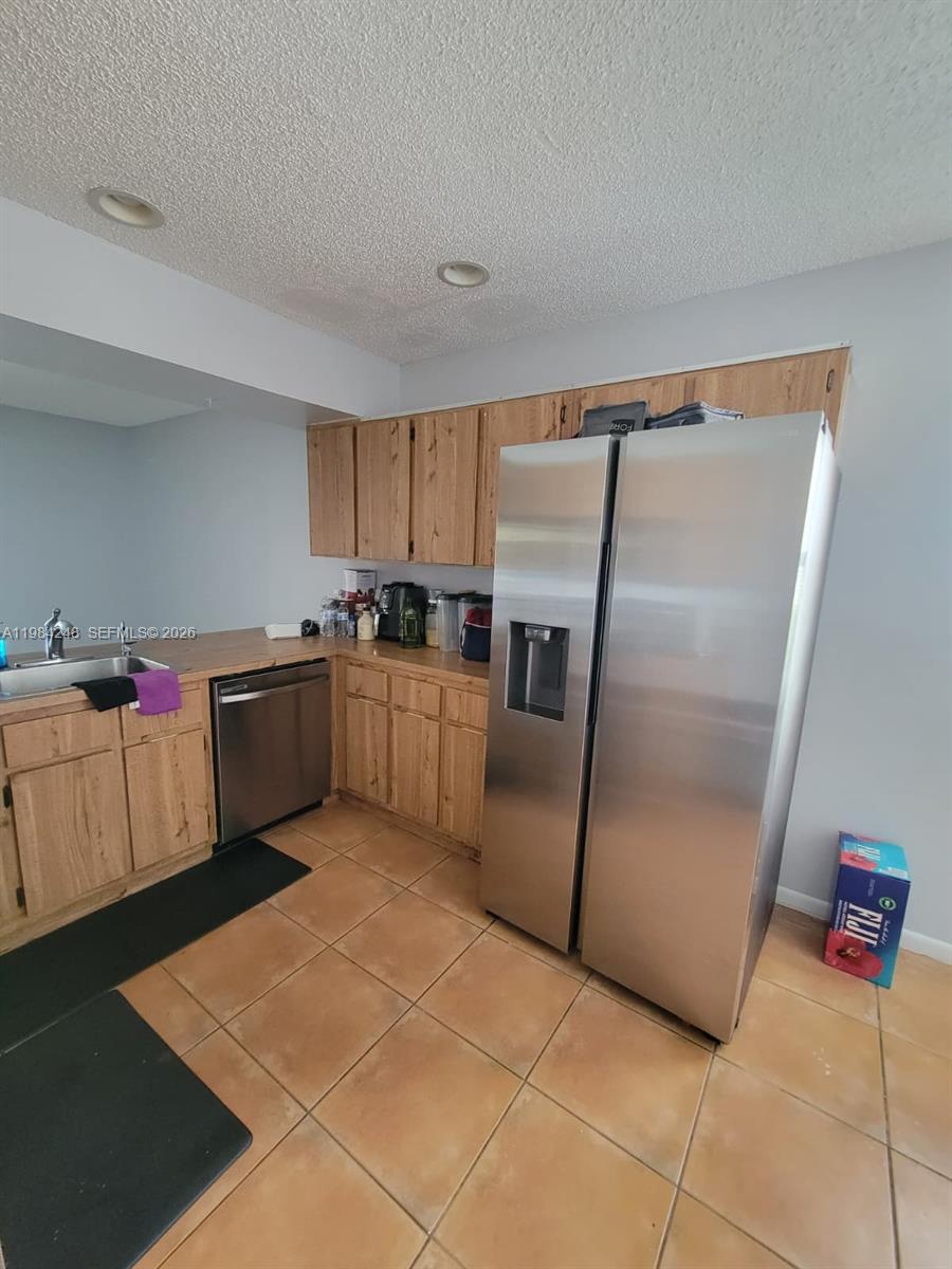 9787 Riverside Dr # 4 Unit: 62-4