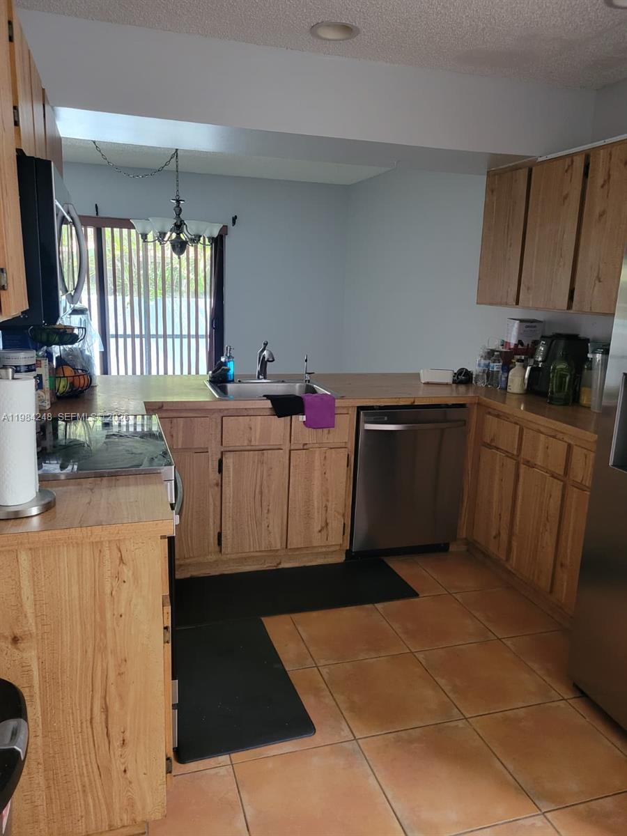 9787 Riverside Dr # 4 Unit: 62-4
