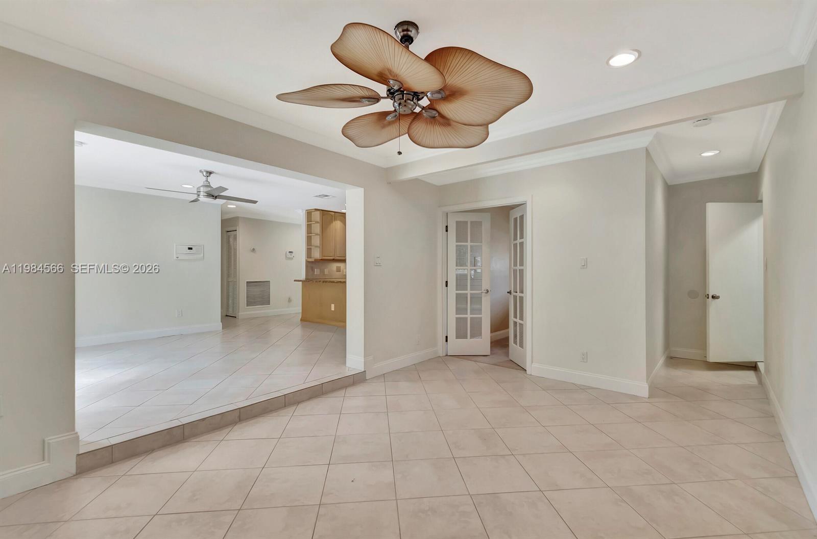11 Forest Hills Ln