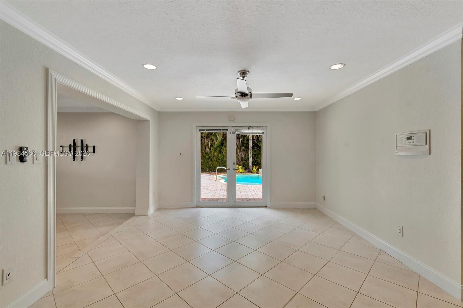 11 Forest Hills Ln