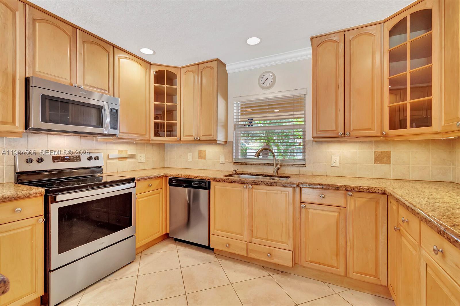 11 Forest Hills Ln