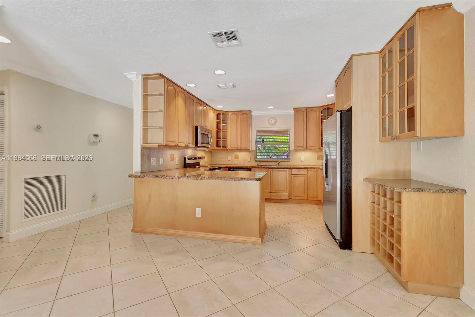 11 Forest Hills Ln