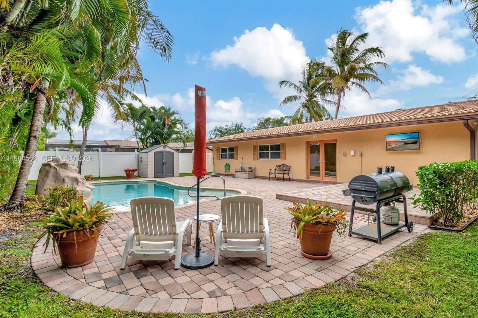 11 Forest Hills Ln