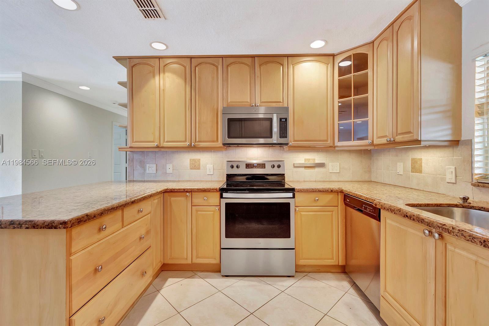 11 Forest Hills Ln