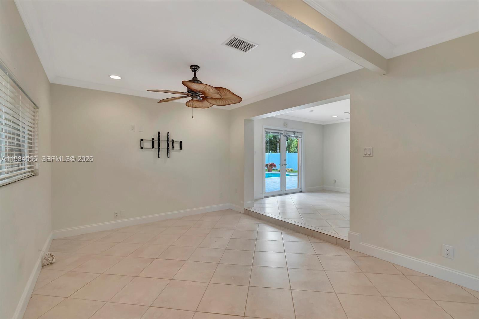 11 Forest Hills Ln