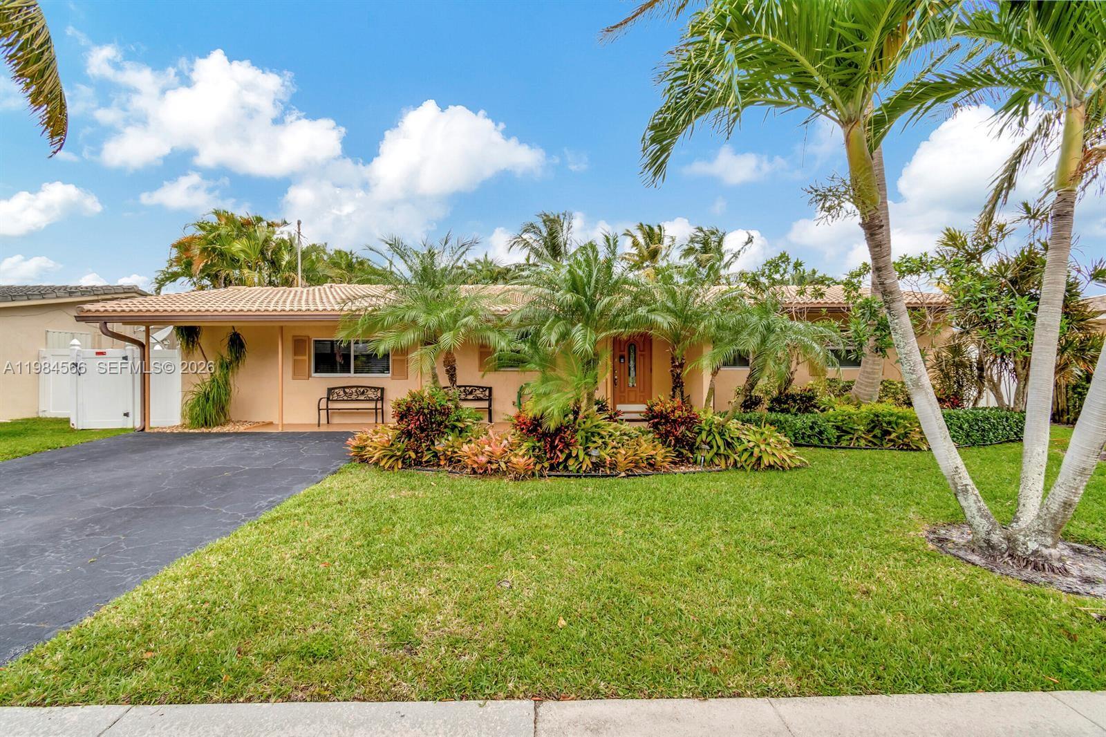 11 Forest Hills Ln