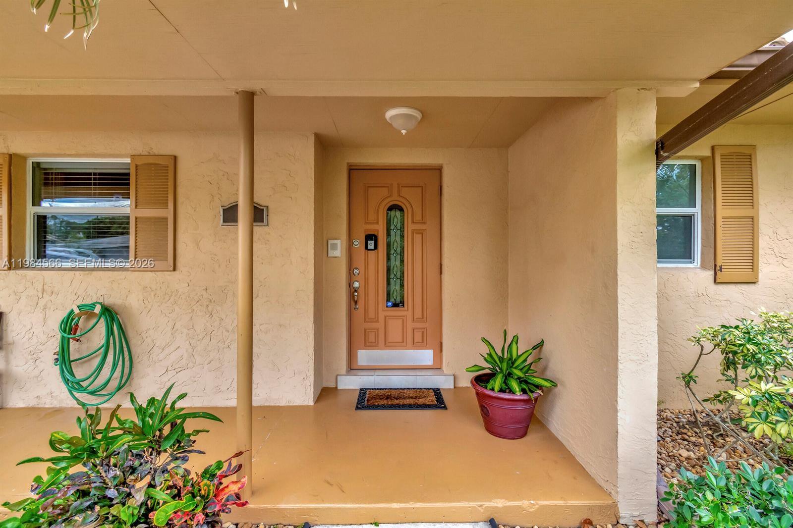 11 Forest Hills Ln