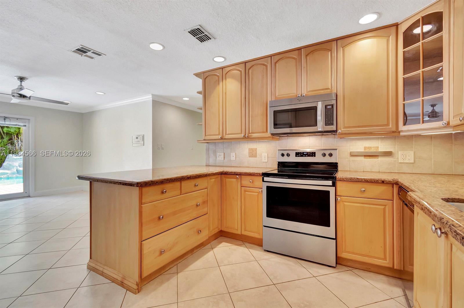 11 Forest Hills Ln