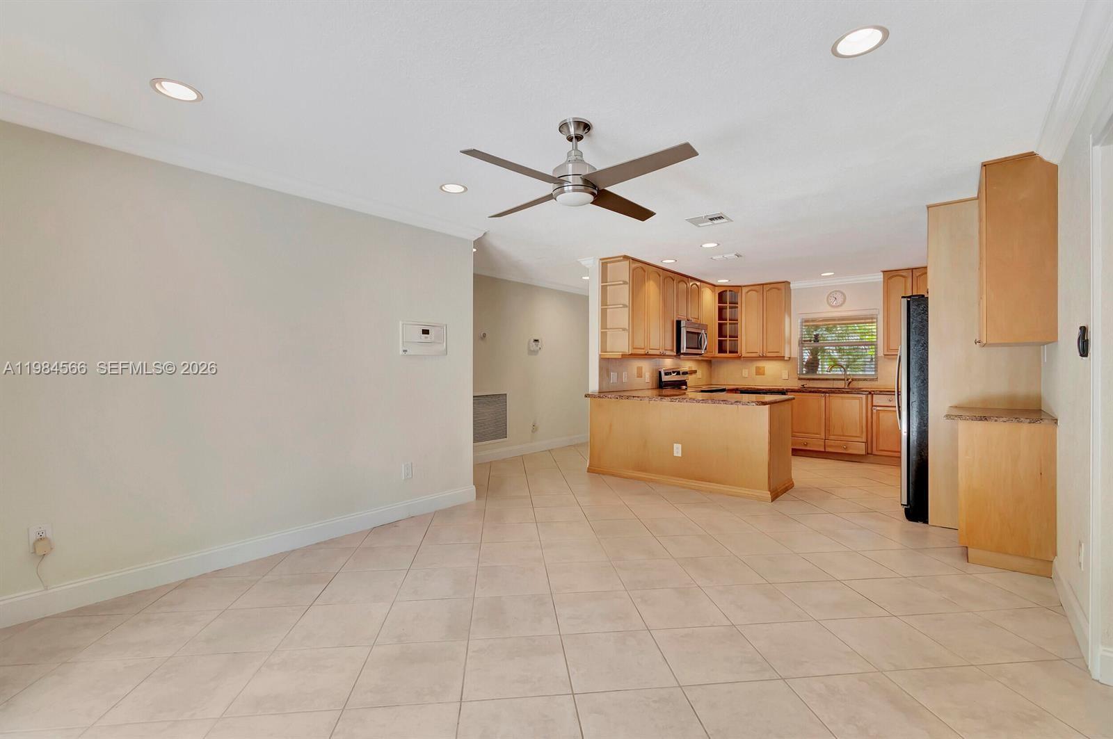 11 Forest Hills Ln
